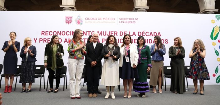 Clara Brugada recibe reconocimiento “Mujer de la Década” y Premio por impulsar el Sistema Público de Cuidados