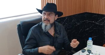 Reyli Barba cabalga rumbo al Auditorio Nacional, el miércoles 27 de mayo