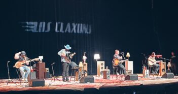 Noche bohemia con los Claxons en el Teatro de la Ciudad Esperanza Iris